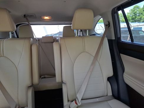 Used 2021 Toyota Highlander XLE AWD/4WD image 20