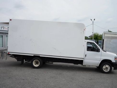 Used 2024 Ford E-450 and Econoline 450 Super Duty w/ Power Windows & Locks Group RWD image 7
