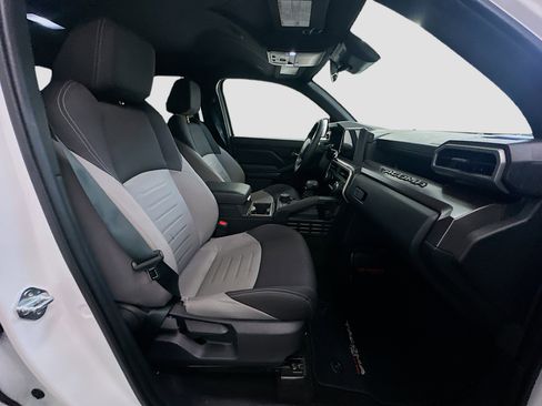 Used 2025 Toyota Tacoma TRD Off-Road image 32