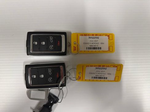 Used 2022 Jeep Grand Cherokee Overland AWD/4WD image 30
