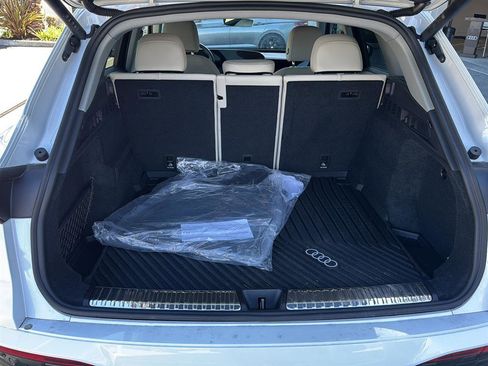 Used 2025 Audi Q5 Premium w/ Convenience Package image 16