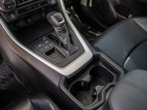 Used 2021 Toyota RAV4 XLE Premium image 18