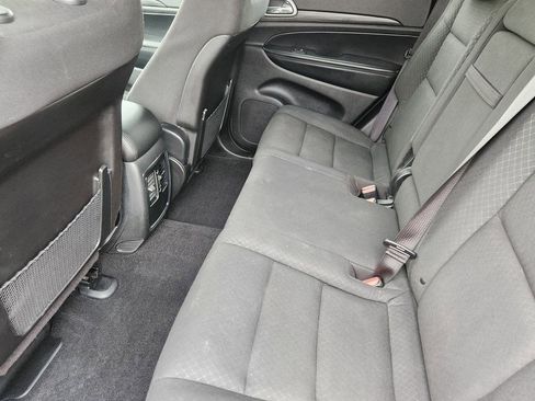 Used 2021 Jeep Grand Cherokee Laredo image 18