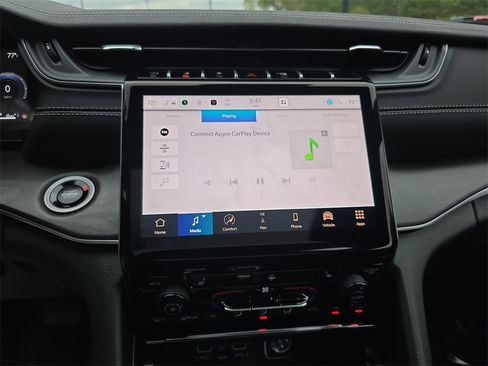 New 2025 Jeep Grand Cherokee L Limited image 21