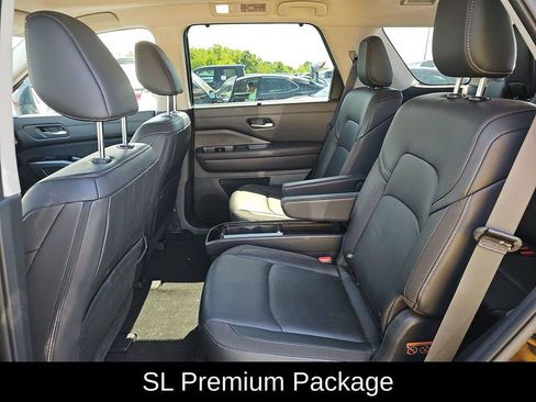 Used 2025 Nissan Pathfinder SL w/ SL Premium Package FWD image 7