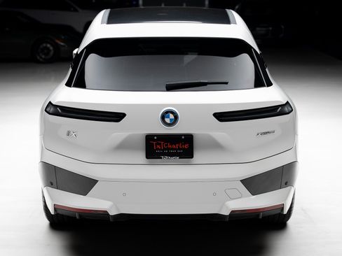 Used 2024 BMW iX xDrive50 w/ Premium Package image 25