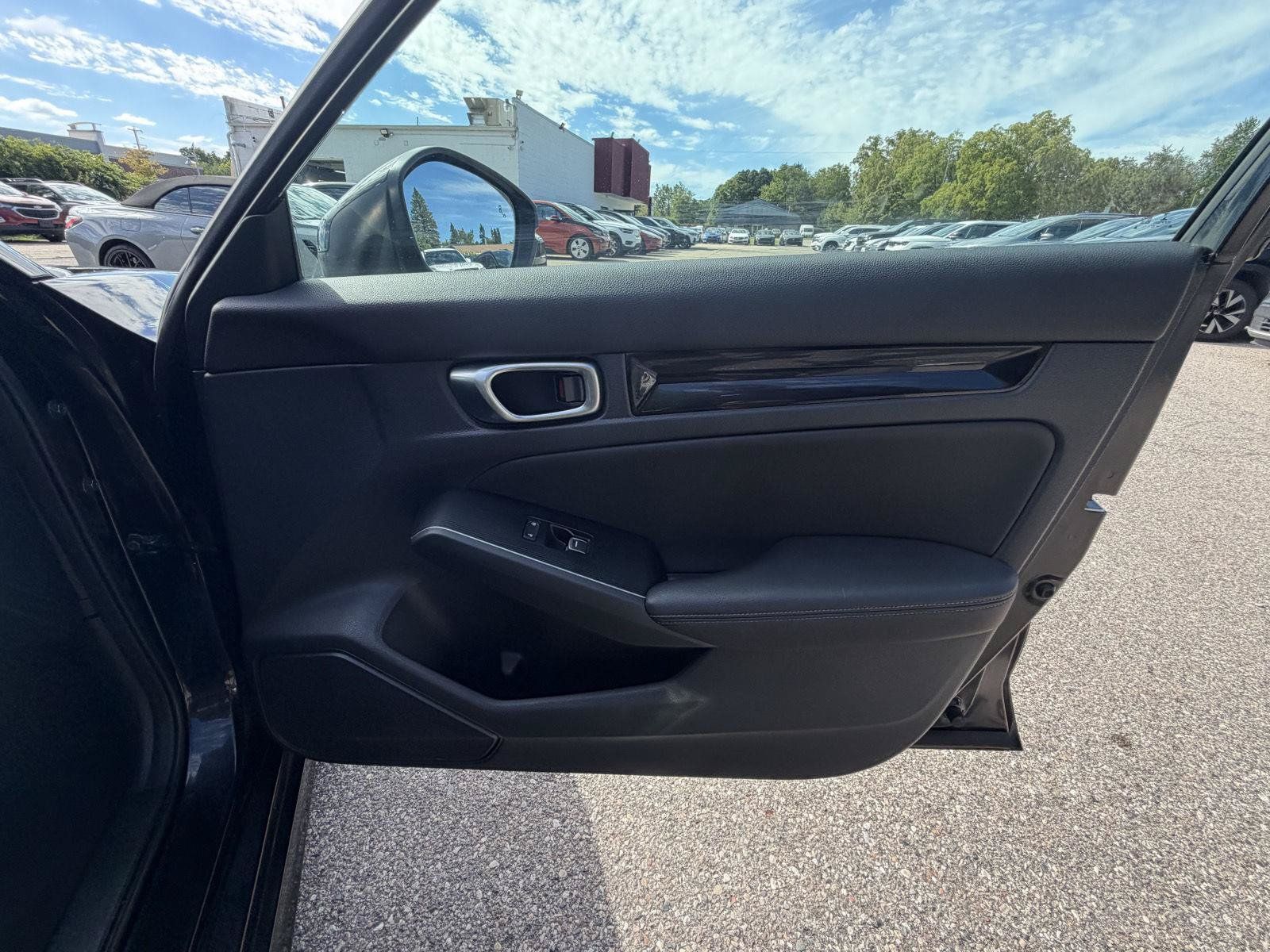 Used 2022 Honda Civic Touring image 31
