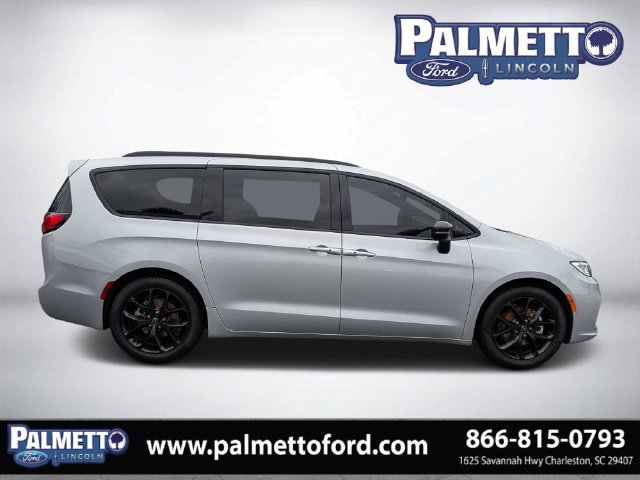 Used 2026 Chrysler Pacifica Select w/ S Appearance Package FWD image 2