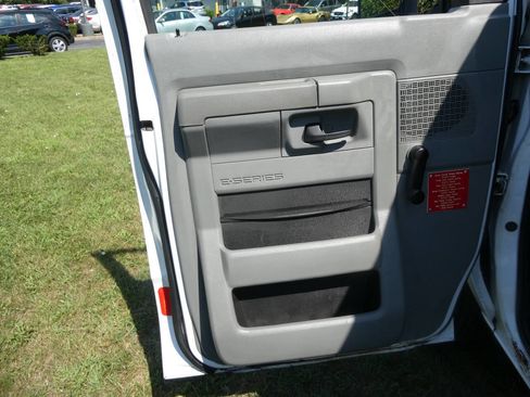 Used 2013 Ford E-250 and Econoline 250 image 23