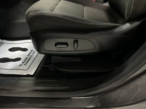 Used 2017 GMC Acadia SLE FWD image 11