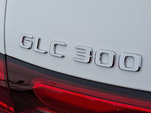 Certified 2025 Mercedes-Benz GLC 300 4MATIC image 29