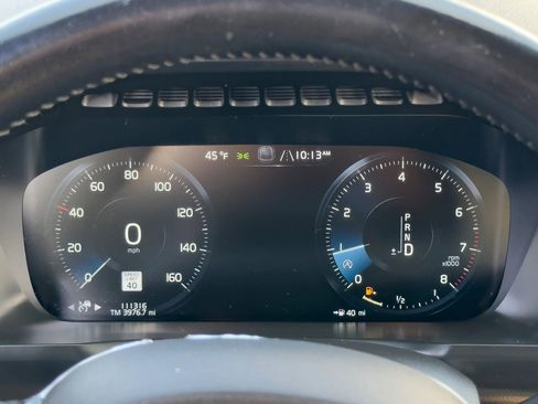 Used 2017 Volvo XC90 T6 Momentum w/ Vision Package image 9