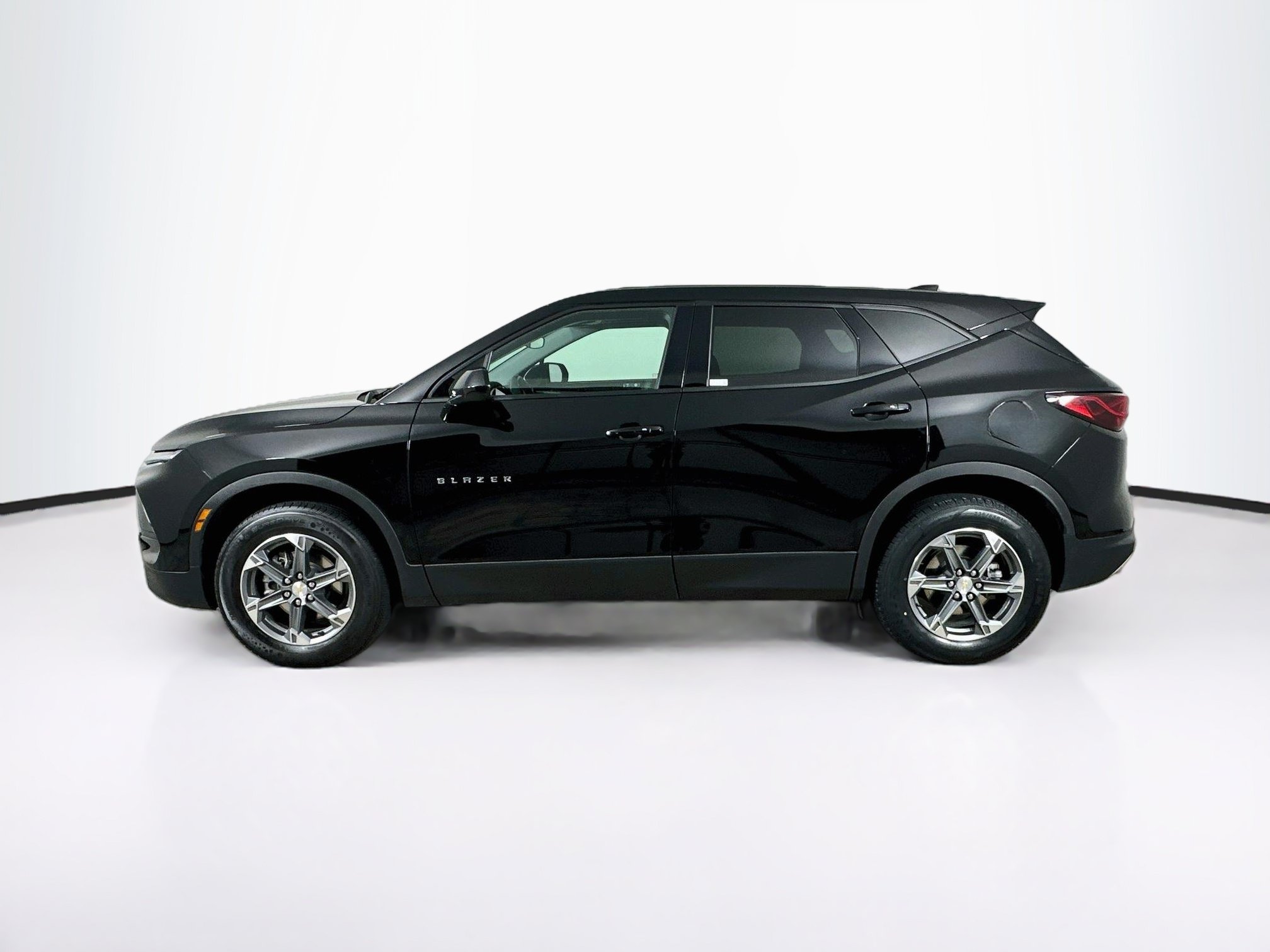 Used 2025 Chevrolet Blazer LT FWD image 4