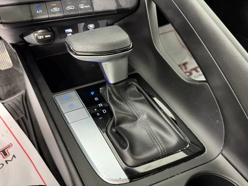 Used 2024 Hyundai Elantra SE FWD image 20