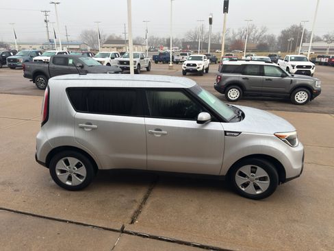 Used 2016 Kia Soul image 4