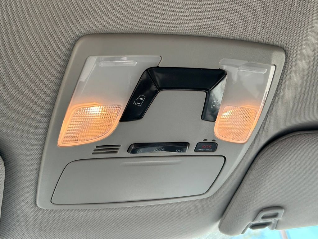 Used 2019 Toyota Sienna LE w/ LE Preferred Package FWD image 18