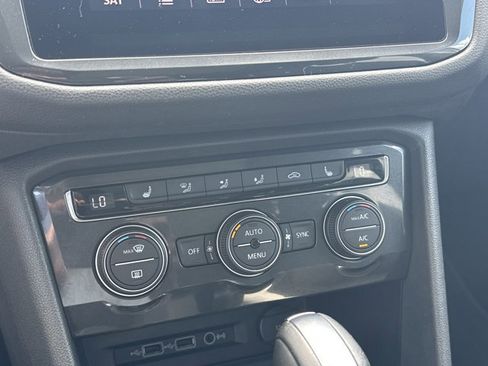 Used 2018 Volkswagen Tiguan SE w/ Panoramic Sunroof Package image 36