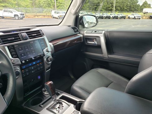 Used 2022 Toyota 4Runner Limited AWD/4WD image 19