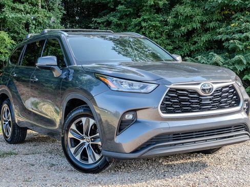 Used 2020 Toyota Highlander XLE FWD image 7