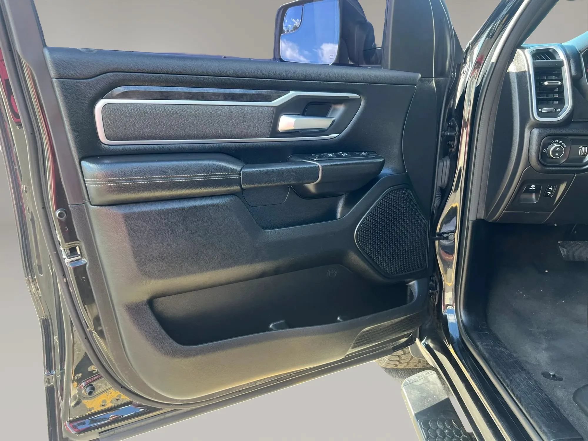 Used 2020 RAM 1500 Big Horn AWD/4WD image 11
