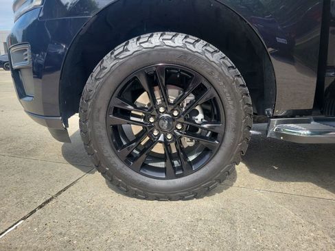 Used 2023 Ford Expedition XLT RWD image 30