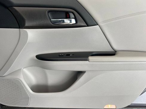 Used 2013 Honda Accord Touring image 17