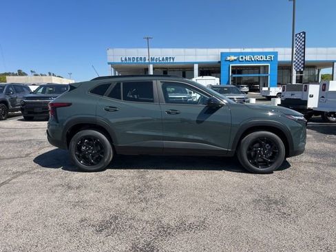 New 2026 Chevrolet Trax LT image 2