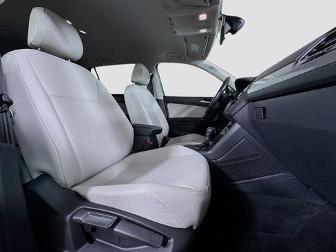 Used 2018 Volkswagen Tiguan SE image 29