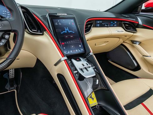 Certified 2025 Ferrari Roma Base image 6