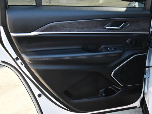 Used 2022 Jeep Grand Cherokee L Limited image 40