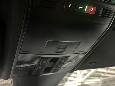 Certified 2024 Volkswagen Tiguan SE R-Line image 39