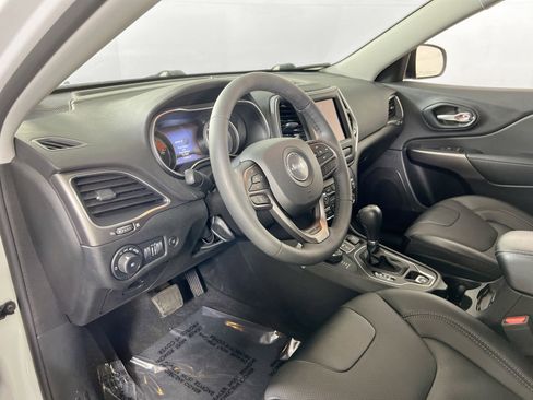 Used 2022 Jeep Cherokee Latitude Lux w/ Mopar Interior Package AWD/4WD image 9