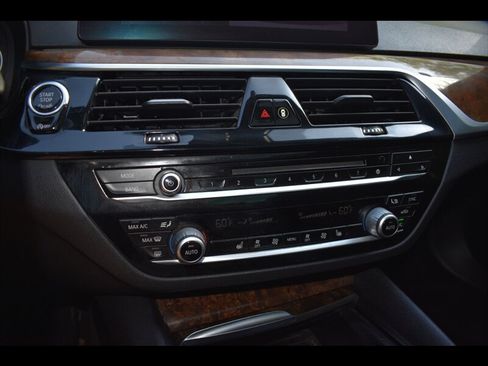 Used 2019 BMW 540i w/ Convenience Package RWD image 12
