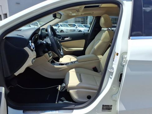 Used 2018 Mercedes-Benz GLA 250 image 11
