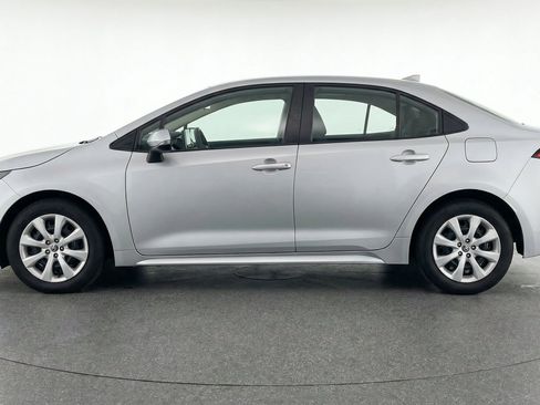 Used 2025 Toyota Corolla LE FWD image 5