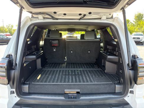 Used 2025 Toyota 4Runner Trailhunter AWD/4WD image 33