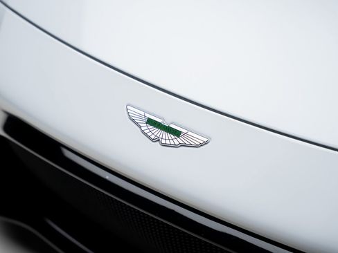 Used 2019 Aston Martin V8 Vantage Coupe RWD image 13