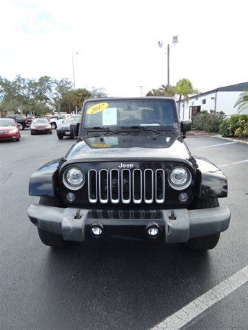 Used 2017 Jeep Wrangler Unlimited Sahara w/ Connectivity Group AWD/4WD image 5