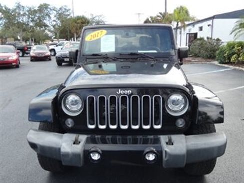 Used 2017 Jeep Wrangler Unlimited Sahara w/ Connectivity Group image 5