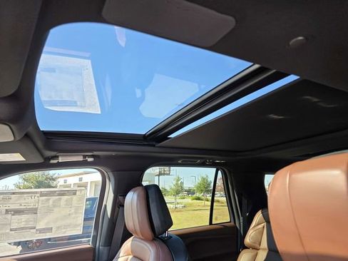 New 2025 Lincoln Navigator L Reserve image 9