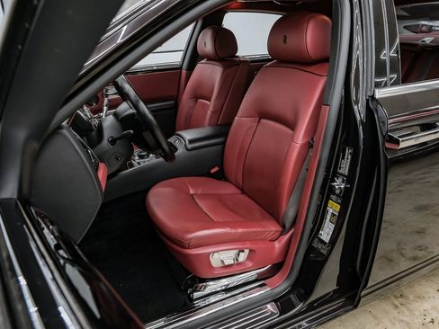 Used 2014 Rolls-Royce Ghost image 42