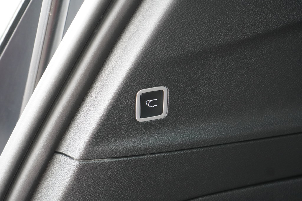 Used 2025 Chrysler Pacifica Select FWD image 9