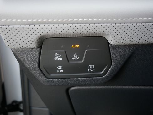 Used 2024 Volkswagen Atlas Cross Sport SEL R-Line image 24