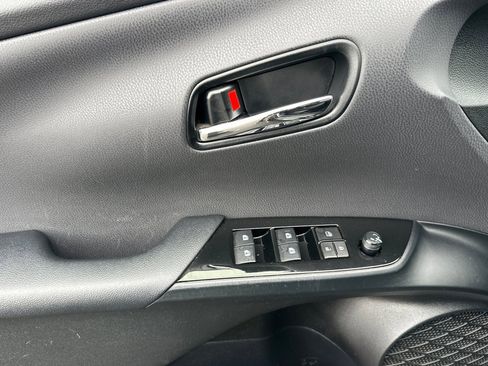 Used 2017 Toyota Prius Three image 12