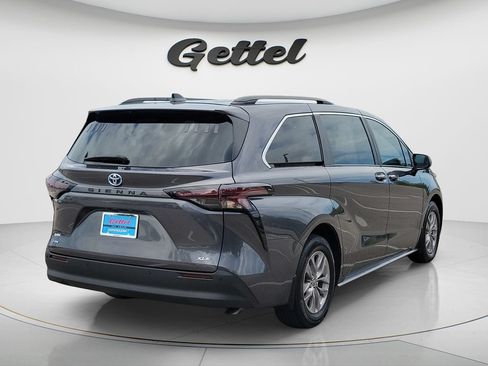 Certified 2025 Toyota Sienna XLE FWD image 5