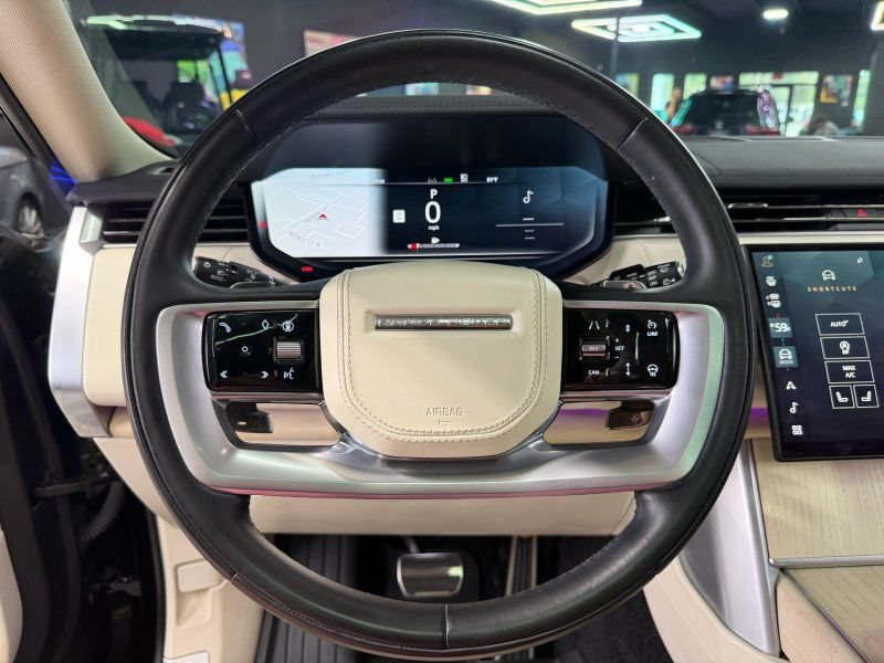 Used 2024 Land Rover Range Rover SE AWD/4WD image 10