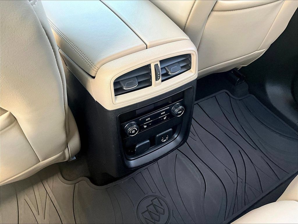 Used 2019 Buick Envision Essence AWD/4WD image 12