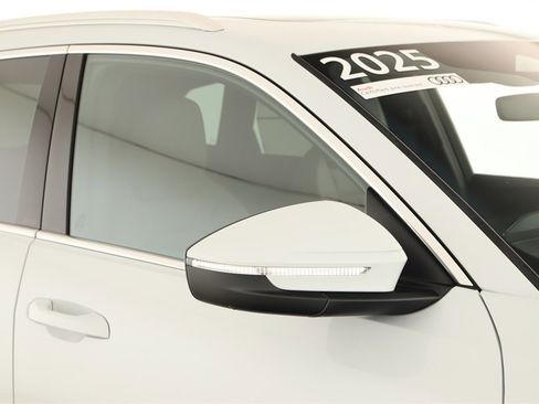 Certified 2025 Audi Q5 Prestige image 36