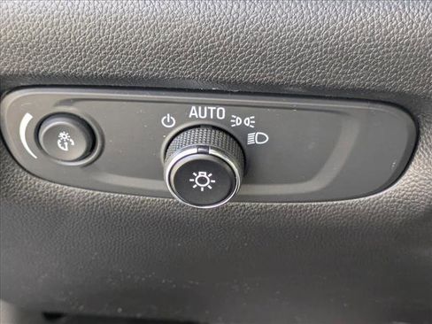 Used 2023 Chevrolet Traverse LS image 11