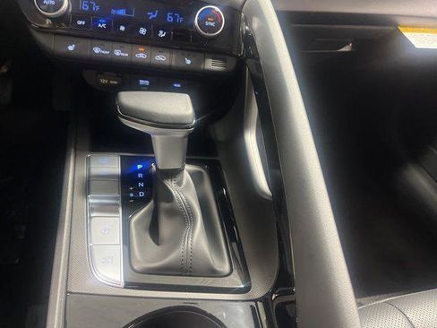 New 2025 Hyundai Elantra Limited FWD image 19